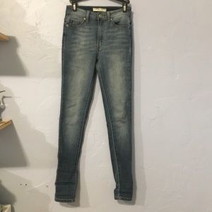 Hi rise, light wash jeans